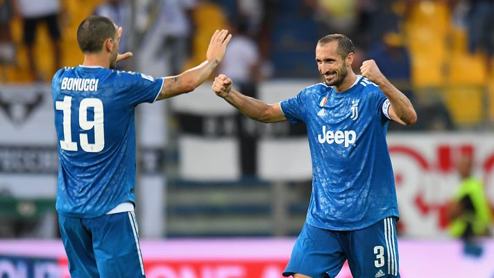 PARMA, ITALY - AUGUST 24: Giorgio Chiellini of Juventus celebrates the victory with  Leonardo Bonucci of Juventus during the Serie A match between Parma Calcio and Juventus at Stadio Ennio Tardini on August 24, 2019 in Parma, Italy.  (Photo by Alessandro Sabattini/Getty Images) 