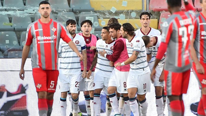 Foto Giuseppe Zanardelli/LaPresse 31 Ottobre 2023 - Cremona, Italia - sport, calcio - Cremonese vs Cittadella - Campionato italiano di calcio Coppa Italia 2023/2024 - Stadio Giovanni Zini. Nella foto: 1-1 esultanza gol Alessio VITA
October 31, 2023 Cremona, Italy - sport, soccer - Cremonese vs Cittadella - Italian cup2023/2024 - Giovanni Zini Stadium. In the pic: 1-1 Alessio VITA celebrates Cittadella fuori dalla Coppa, la Cremonese fa male ancora nel finale - immagine 1