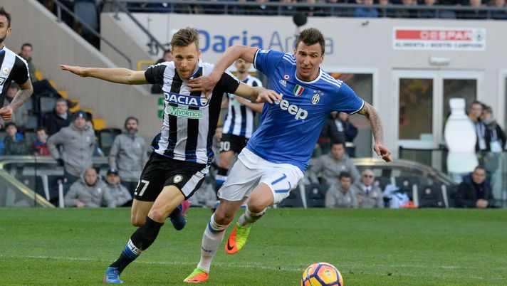 UDINE, ITALY - MARCH 05: Silvan Widmer (L) of Udinese Calcio competes with Mario Mandzukic of Juventus FC during the Serie A match between Udinese Calcio and Juventus FC at Stadio Friuli on March 5, 2017 in Udine, Italy. (Photo by Dino Panato/Getty Images) UDINE, ITALY - MARCH 05: Silvan Widmer (L) of Udinese Calcio competes with Mario Mandzukic of Juventus FC during the Serie A match between Udinese Calcio and Juventus FC at Stadio Friuli on March 5, 2017 in Udine, Italy. (Photo by Dino Panato/Getty Images)