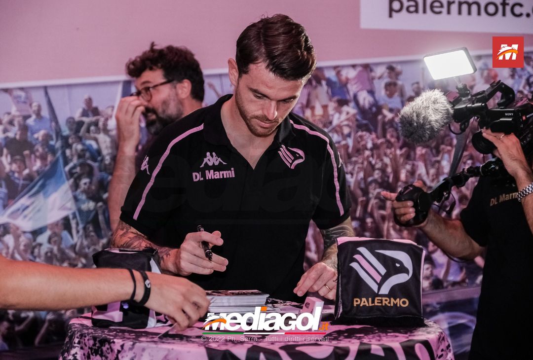 FOTO RITIRO PALERMO, Brunori e l’incontro con i tifosi al Barbera (Gallery) - immagine 36