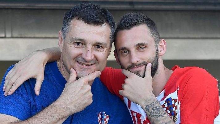 FOTO – Inter, Brozovic fa spazio sulla mano all’Epic Brozo: il tatuaggio è completato 
