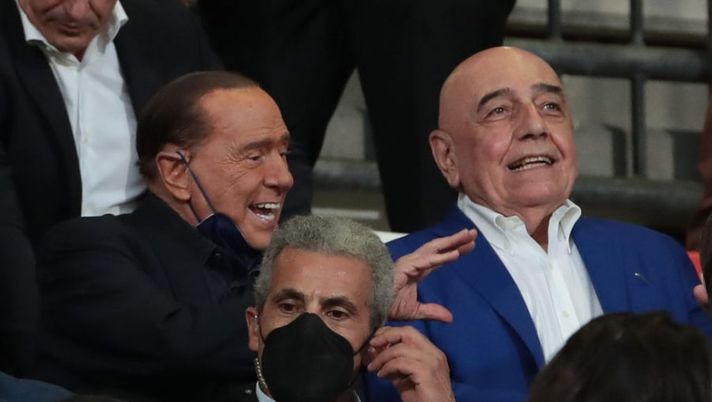 MONZA, ITALY - AUGUST 13: Silvio Berluconi and CEO of AC Monza Adriano Galliani attend the Serie A match between AC Monza and Torino FC at Stadio Brianteo on August 13, 2022 in Monza, Italy. (Photo by Emilio Andreoli/Getty Images) Berlusconi: “Monza pari al Milan da quando c’è Palladino. Scudetto entro due anni” - immagine 1