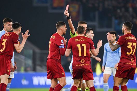 Getty Images Un’altra follia di Ibanez condanna la Roma nel derby: vince la Lazio 1-0 – FOTO - immagine 1