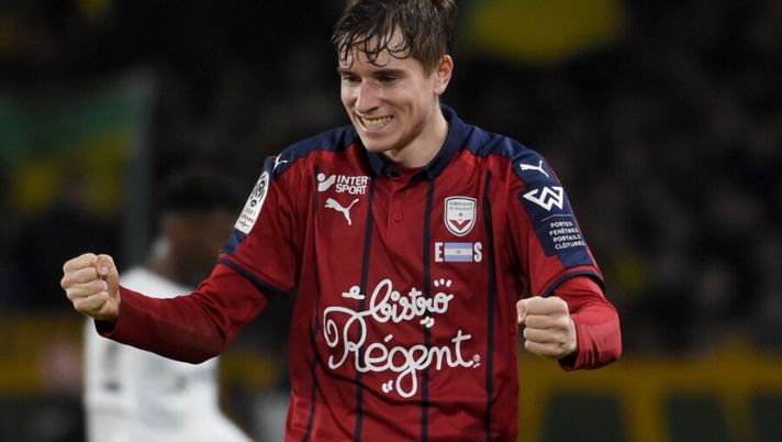 Bordeaux's Croatian midfielder Toma Basic celebrates his team's victory at the end of during the French L1 football match between Nantes (FC Nantes) and FC Bordeaux at La Beaujoire stadium in Nantes, western France, on January 26 2020. (Photo by Sebastien SALOM-GOMIS / AFP) (Photo by SEBASTIEN SALOM-GOMIS/AFP via Getty Images) È fatta per Basic alla Lazio: ora le visite, ecco le cifre! Così cambia il centrocampo, al fanta… - immagine 1