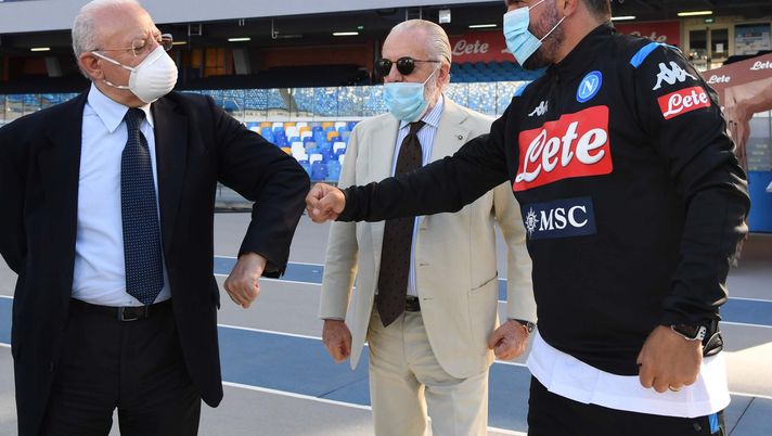 NAPLES, ITALY - JUNE 12:  Aurelio De Laurentiis, Vincenzo De Luca and Gennaro Gattuso during a Napoli training session on June 12, 2020 in Naples, Italy.  (Photo by SSC NAPOLI/SSC NAPOLI via Getty Images) 