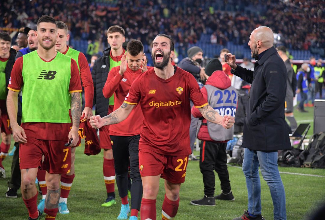 La Roma si scatena: Mancini con la bandiera, Abraham si spoglia – FOTO GALLERY - immagine 41