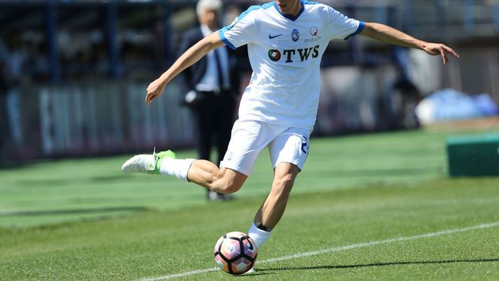 EMPOLI, ITALY - MAY 21: Andrea Conti of Atalana BC in action during the Serie A match between Empoli FC and Atalanta BC at Stadio Carlo Castellani on May 21, 2017 in Empoli, Italy.  (Photo by Gabriele Maltinti/Getty Images) 
