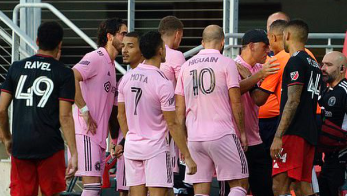 Dc United, razzismo: un avversario contro Lowe, Rooney sostituisce il giocatore vittima dell’insulto - immagine 1