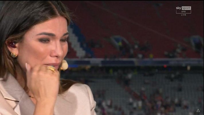 Luis Enrique ricorda la figlia, Federica Masolin scoppia a piangere. Arriva il gesto di Cambiasso - immagine 1