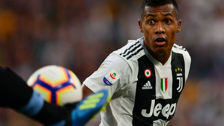 Infortunio per Alex Sandro: ecco quanto rischia! Allegri: “Problema al flessore, al suo posto…” - immagine 1