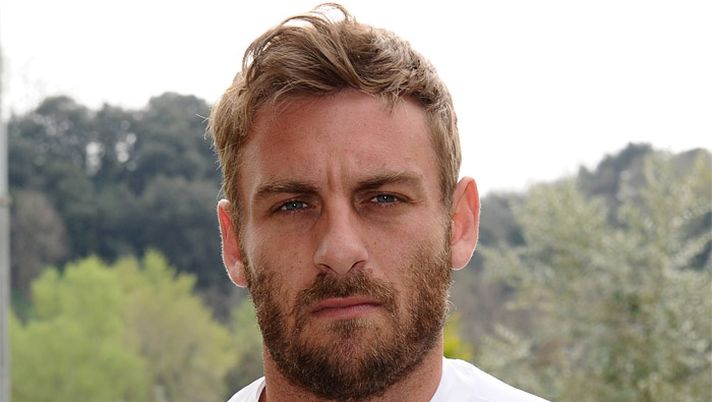 Milan-Roma, giallorossi in campo con una nuova maglia targata Wind (FOTO) Milan-Roma, giallorossi in campo con una nuova maglia targata Wind (FOTO) - immagine 1