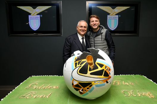 ROME, ITALY - MARCH 12: Ciro Immobile of SS Lazio poses with SS Lazio President Claudio Lotito, as he celebrates winning the Golden Boot Award with a special cake, after the Serie A match between SS Lazio and FC Crotone at Stadio Olimpico on March 12, 2021 in Rome, Italy. (Photo by Marco Rosi - SS Lazio/Getty Images) ROME, ITALY - MARCH 12: Ciro Immobile of SS Lazio poses with SS Lazio President Claudio Lotito, as he celebrates winning the Golden Boot Award with a special cake, after the Serie A match between SS Lazio and FC Crotone at Stadio Olimpico on March 12, 2021 in Rome, Italy. (Photo by Marco Rosi - SS Lazio/Getty Images)