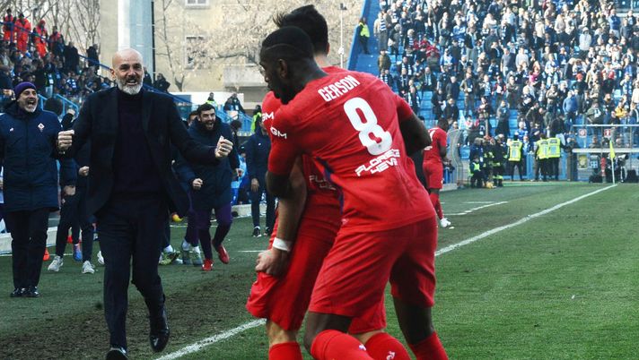 FERRARA, ITALY - FEBRUARY 17: Giovanni Simeone of ACF Fiorentina celebrates after scoring his team's third goal during the Serie A match between SPAL and ACF Fiorentina at Stadio Paolo Mazza on February 17, 2019 in Ferrara, Italy. (Photo by Mario Carlini / Iguana Press/Getty Images) 