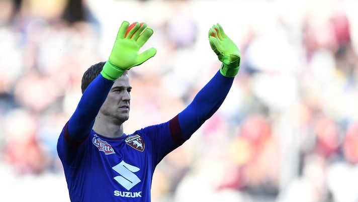 TURIN, ITALY - MARCH 05:  Joe Hart of FC Torino celebrates victory at the end of the Serie A match between FC Torino and US Citta di Palermo at Stadio Olimpico di Torino on March 5, 2017 in Turin, Italy.  (Photo by Valerio Pennicino/Getty Images) 