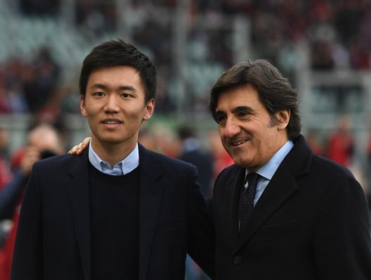  TURIN, ITALY - MARCH 18: FC Internazionale Milano board member Steven Zhang Kangyang (L) and President of FC Torino Urbano Cairo pose for a photo prior to the Serie A match between FC Torino and FC Internazionale at Stadio Olimpico di Torino on March 18, 2017 in Turin, Italy. (Photo by Claudio Villa - Inter/Inter via Getty Images) 