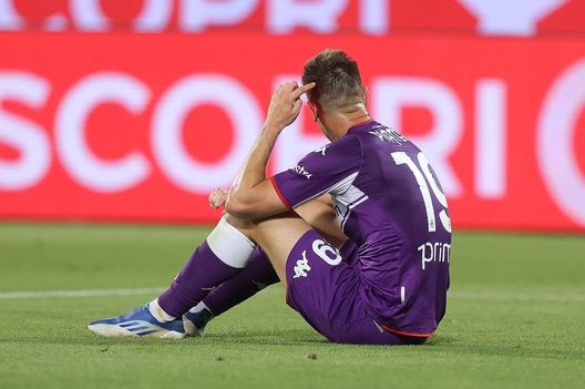 FLORENCE, ITALY - MAY 21: Krzysztof Piatek of ACF Fiorentina injured during the Serie A match between ACF Fiorentina and Juventus at Stadio Artemio Franchi on May 21, 2022 in Florence, Italy. (Photo by Gabriele Maltinti/Getty Images) Piatek