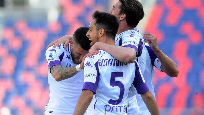 BOLOGNA, ITALY - MAY 02: Giacomo Bonaventura of ACF Fiorentina celebrates after scoring his team's second goal during the Serie A match between Bologna FC and ACF Fiorentina at Stadio Renato Dall'Ara on May 02, 2021 in Bologna, Italy. Sporting stadiums around Italy remain under strict restrictions due to the Coronavirus Pandemic as Government social distancing laws prohibit fans inside venues resulting in games being played behind closed doors. (Photo by Mario Carlini / Iguana Press/Getty Images) BOLOGNA, ITALY - MAY 02: Giacomo Bonaventura of ACF Fiorentina celebrates after scoring his team's second goal during the Serie A match between Bologna FC and ACF Fiorentina at Stadio Renato Dall'Ara on May 02, 2021 in Bologna, Italy. Sporting stadiums around Italy remain under strict restrictions due to the Coronavirus Pandemic as Government social distancing laws prohibit fans inside venues resulting in games being played behind closed doors. (Photo by Mario Carlini / Iguana Press/Getty Images)