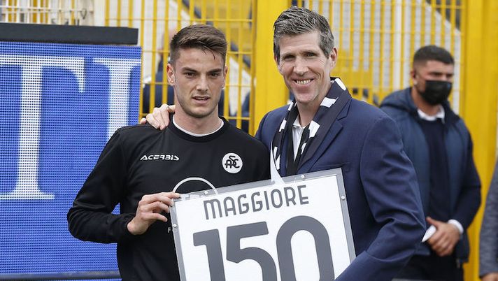 LA SPEZIA, ITALY - MAY 15: Robert Platek president of Spezia Calcio and Giulio Maggiore (L) during the Serie A match between Spezia Calcio and Torino FC at Stadio Alberto Picco on May 15, 2021 in La Spezia, Italy. (Photo by Gabriele Maltinti/Getty Images) Caso Maggiore: avanza la trattativa per uno scambio con la Salernitana - immagine 1