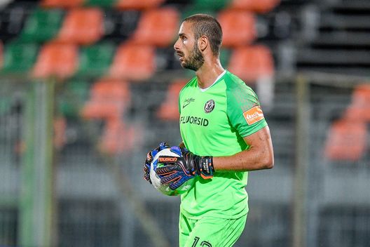 VENICE, ITALY - JULY 31: Luca Lezzerini goalkeeper of Venezia FC in action during the serie B match between Venezia FC and AC Perugia at Stadio Pier Luigi Penzo on July 31, 2020 in Venice, Italy. (Photo by Getty Images/Getty Images for Lega Serie B) VENICE, ITALY - JULY 31: Luca Lezzerini goalkeeper of Venezia FC in action during the serie B match between Venezia FC and AC Perugia at Stadio Pier Luigi Penzo on July 31, 2020 in Venice, Italy. (Photo by Getty Images/Getty Images for Lega Serie B)