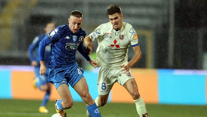 EMPOLI, ITALY - JANUARY 24: Davide Frattesi of Empoli FC battles for the ball with Jacopo Segre of Chievo Verona during the Serie B match between Empoli FC and Chievo Verona at Stadio Carlo Castellani on January 24, 2020 in Empoli, Italy.  (Photo by Gabriele Maltinti/Getty Images)