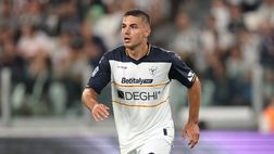 Lecce-Frosinone, le formazioni ufficiali: fuori Cheddira e Krstovic, la scelta su Strefezza