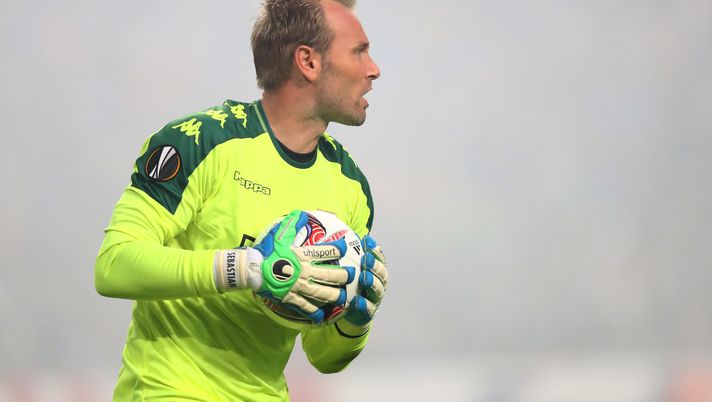 AMSTERDAM, NETHERLANDS - SEPTEMBER 29: Goalkeeper Jean-François Gillet of Standard Liege in action during the UEFA Europa League group G match between AFC Ajax and R. Standard de Liege at the Amsterdam Arena on September 29, 2016 in Amsterdam, Netherlands. (Photo by Dean Mouhtaropoulos/Getty Images) AMSTERDAM, NETHERLANDS - SEPTEMBER 29: Goalkeeper Jean-François Gillet of Standard Liege in action during the UEFA Europa League group G match between AFC Ajax and R. Standard de Liege at the Amsterdam Arena on September 29, 2016 in Amsterdam, Netherlands. (Photo by Dean Mouhtaropoulos/Getty Images)