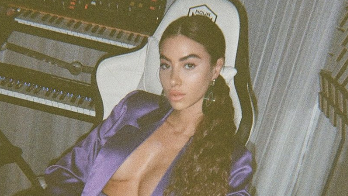 Valentina Fradegrada manda in tilt i fan: look sexy e forme da urlo per lady Boateng Valentina Fradegrada manda in tilt i fan: look sexy e forme da urlo per lady Boateng - immagine 1