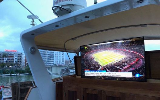 Estate 2020, il derby di Siviglia seguito dalla barca Estate 2020, il derby di Siviglia seguito dalla barca