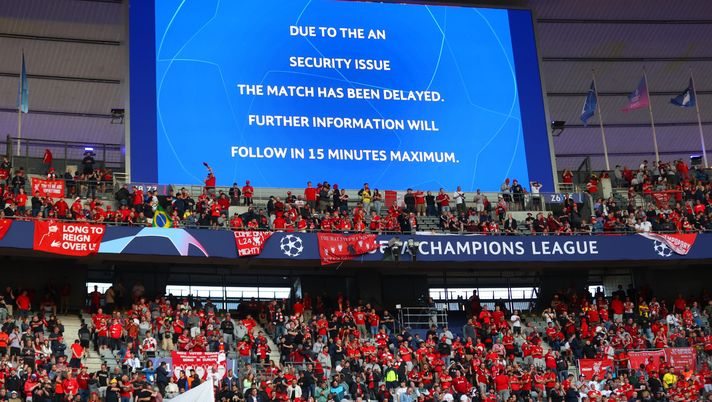PARIS, FRANCE - MAY 28: An LED screen inside the stadium shows kick off has been delayed by 15 minutes prior to the UEFA Champions League final match between Liverpool FC and Real Madrid at Stade de France on May 28, 2022 in Paris, France. (Photo by Catherine Ivill/Getty Images)