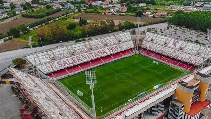 Napoli, qui Salerno: la rivalità c’è ed è nata nel 1994 Napoli, qui Salerno: la rivalità c’è ed è nata nel 1994 - immagine 1