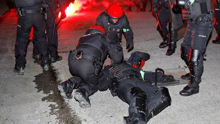 Gli scontri di Bilbao, foto Gazzetta.it