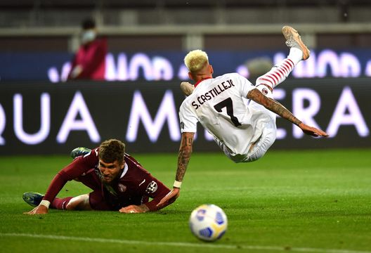 TURIN, ITALY - MAY 12: Samu Castillejo of A.C. Milan is challenged by Vojnovic Lyanco of Torino FC which leads to a penalty being awarded during the Serie A match between Torino FC and AC Milan at Stadio Olimpico di Torino on May 12, 2021 in Turin, Italy. Sporting stadiums around Italy remain under strict restrictions due to the Coronavirus Pandemic as Government social distancing laws prohibit fans inside venues resulting in games being played behind closed doors. (Photo by Valerio Pennicino/Getty Images) TURIN, ITALY - MAY 12: Samu Castillejo of A.C. Milan is challenged by Vojnovic Lyanco of Torino FC which leads to a penalty being awarded during the Serie A match between Torino FC and AC Milan at Stadio Olimpico di Torino on May 12, 2021 in Turin, Italy. Sporting stadiums around Italy remain under strict restrictions due to the Coronavirus Pandemic as Government social distancing laws prohibit fans inside venues resulting in games being played behind closed doors. (Photo by Valerio Pennicino/Getty Images)