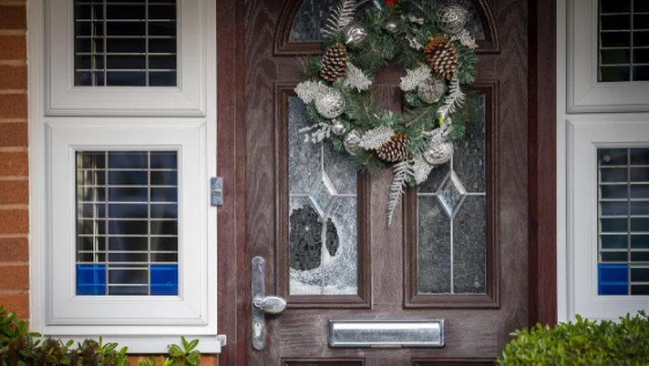 Paura per l’ex Manchester City Fitzroy Simpson: un uomo armato ha sparato contro la sua casa COLPI DI PISTOLA IN INGHILTERRA