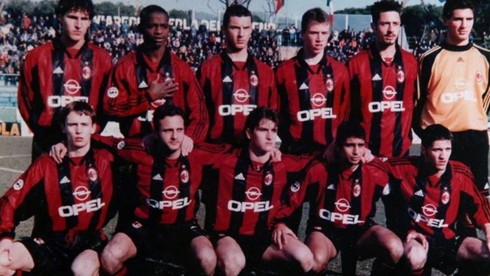 La Primavera del Milan che vinse il Torneo di Viareggio nel 1999 con Agazzone titolare nella fnale vinta 3-1 contro i croati dell'NK Vartkes La Primavera del Milan che vinse il Torneo di Viareggio nel 1999 con Agazzone titolare nella fnale vinta 3-1 contro i croati dell'NK Vartkes