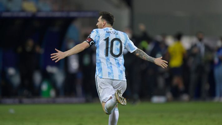 GOIANIA, BRAZIL - JULY 03: Lionel Messi of Argentina celebrates after scoring the third goal of his team via free kick during a quarter-final match of Copa America Brazil 2021 between Argentina and Ecuador at Estadio Olimpico on July 03, 2021 in Goiania, Brazil. (Photo by Pedro Vilela/Getty Images) GOIANIA, BRAZIL - JULY 03: Lionel Messi of Argentina celebrates after scoring the third goal of his team via free kick during a quarter-final match of Copa America Brazil 2021 between Argentina and Ecuador at Estadio Olimpico on July 03, 2021 in Goiania, Brazil. (Photo by Pedro Vilela/Getty Images)