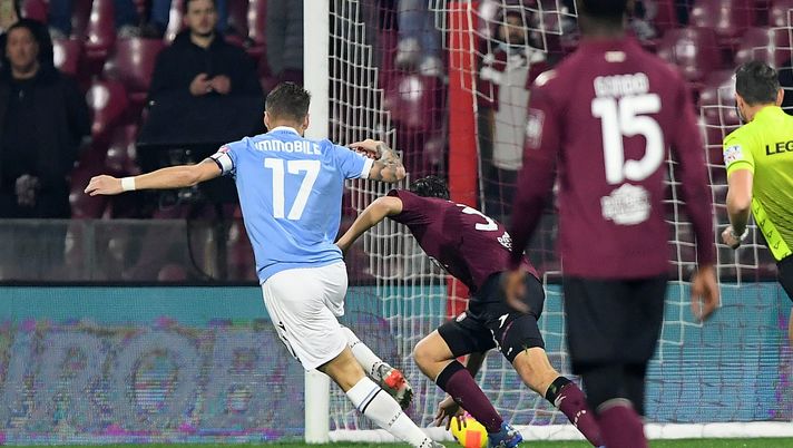 SALERNO, ITALY - JANUARY 15: Ciro Immobile of SS Lazio scores the 0-1 goal during the Serie A match between US Salernitana and SS Lazio at Stadio Arechi on January 15, 2022 in Salerno, Italy. (Photo by Francesco Pecoraro/Getty Images) Pagelle Salernitana – Lazio 0-3: Immobile e Lazzari firmano il successo ospite – Voti Fantacalcio - immagine 1