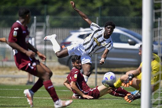 VINOVO, ITALY - JUNE 13: Samuel Iling Junior of Juventus during the Primavera 1 TIM match between Torino U19 and Juventus U19 at Centro Sportivo Bertolotti on June 13, 2021 in Volpiano, Italy. (Photo by Filippo Alfero - Juventus FC/Juventus FC via Getty Images) VINOVO, ITALY - JUNE 13: Samuel Iling Junior of Juventus during the Primavera 1 TIM match between Torino U19 and Juventus U19 at Centro Sportivo Bertolotti on June 13, 2021 in Volpiano, Italy. (Photo by Filippo Alfero - Juventus FC/Juventus FC via Getty Images)