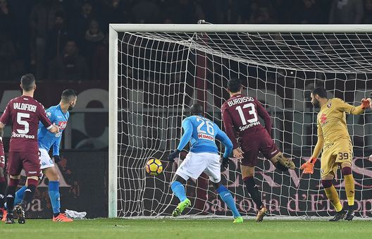 TURIN, ITALY - DECEMBER 16: Player of SSC Napoli Kalidou Koulibaly scores the 0-1 goal during the Serie A match between Torino FC and SSC Napoli at Stadio Olimpico di Torino on December 16, 2017 in Turin, Italy. (Photo by Francesco Pecoraro/Getty Images) TURIN, ITALY - DECEMBER 16: Player of SSC Napoli Kalidou Koulibaly scores the 0-1 goal during the Serie A match between Torino FC and SSC Napoli at Stadio Olimpico di Torino on December 16, 2017 in Turin, Italy. (Photo by Francesco Pecoraro/Getty Images)