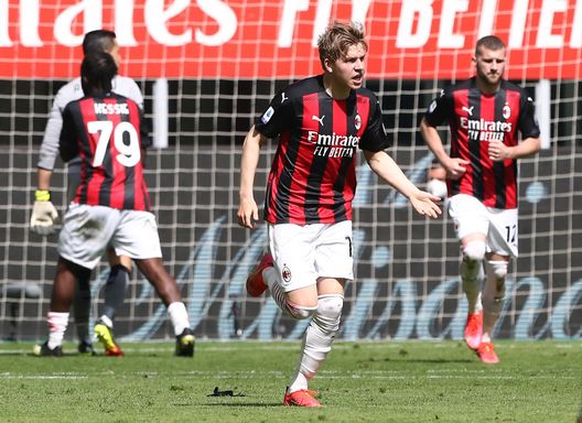 MILAN, ITALY - APRIL 03: Jens Petter Hauge of AC Milan celebrates his goal during the Serie A match between AC Milan and UC Sampdoria at Stadio Giuseppe Meazza on April 03, 2021 in Milan, Italy. Sporting stadiums around Italy remain under strict restrictions due to the Coronavirus Pandemic as Government social distancing laws prohibit fans inside venues resulting in games being played behind closed doors. (Photo by Marco Luzzani/Getty Images) MILAN, ITALY - APRIL 03: Jens Petter Hauge of AC Milan celebrates his goal during the Serie A match between AC Milan and UC Sampdoria at Stadio Giuseppe Meazza on April 03, 2021 in Milan, Italy. Sporting stadiums around Italy remain under strict restrictions due to the Coronavirus Pandemic as Government social distancing laws prohibit fans inside venues resulting in games being played behind closed doors. (Photo by Marco Luzzani/Getty Images)
