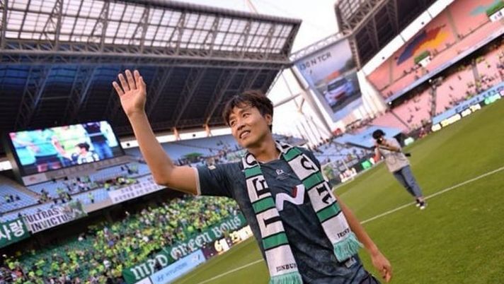 Lee Dong al passo d'addio Lee Dong al passo d'addio