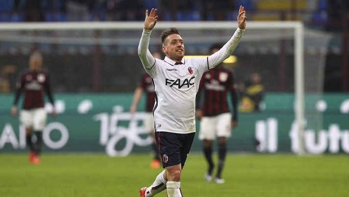 MILAN, ITALY - JANUARY 06:  Emanuele Giaccherini of Bologna FC celebrates after scoring the opening goal during the Serie A match between AC Milan and Bologna FC at Stadio Giuseppe Meazza on January 6, 2016 in Milan, Italy.  (Photo by Marco Luzzani/Getty Images) 
