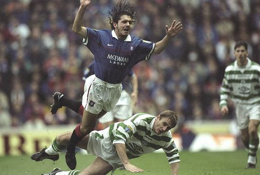 8 Nov 1997: Rino Gattuso of Rangers takes a dive off Tommy Boyd of Celtic's challenge during the Bells Scottish Premiership match at Ibrox in Glasgow, Scotland. Rangers won 1-0. Mandatory Credit: Clive Brunskill /Allsport Rangers, quando Gascoigne fu il “tutor” di Gattuso… - immagine 1