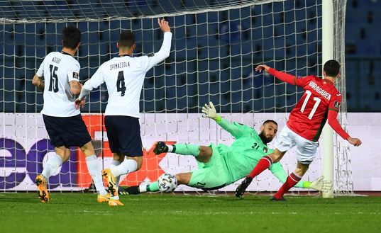 SOFIA, BULGARIA - MARCH 28: Gianluigi Donnarumma of Italy in action during the FIFA World Cup 2022 Qatar qualifying match between Bulgaria and Italy on March 28, 2021 in Sofia, Bulgaria. (Photo by Claudio Villa/Getty Images) SOFIA, BULGARIA - MARCH 28: Gianluigi Donnarumma of Italy in action during the FIFA World Cup 2022 Qatar qualifying match between Bulgaria and Italy on March 28, 2021 in Sofia, Bulgaria. (Photo by Claudio Villa/Getty Images)