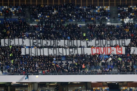  NAPLES, ITALY - FEBRUARY 29: SSC Napoli supporters display a banner demonstrating solidarity to northern Italy about the corona virus during the Serie A match between SSC Napoli and Torino FC at Stadio San Paolo on February 29, 2020 in Naples, Italy. (Photo by Francesco Pecoraro/Getty Images) 
