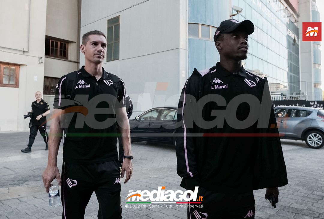 FOTO Palermo, i rosanero verso Manchester: la partenza dal “Renzo Barbera” (Gallery) - immagine 45