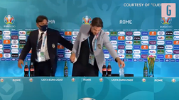 VIDEO Italia, Locatelli imita CR7: Manuel e quel gesto con la Coca-Cola…