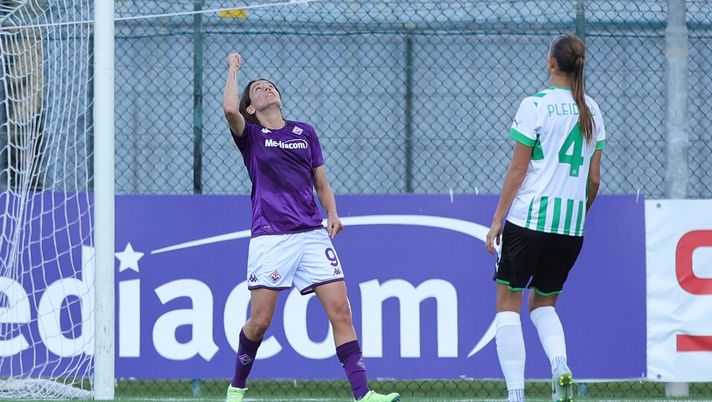 FLORENCE, ITALY - OCTOBER 01: Daniela Sabatino of ACF Fiorentina Women celebrates after scoring a goal during the match between ACF Fiorentina Women and US Sassuolo Women Serie A on October 1, 2022 in Florence, Italy. (Photo by Gabriele Maltinti/Getty Images) Sabatino