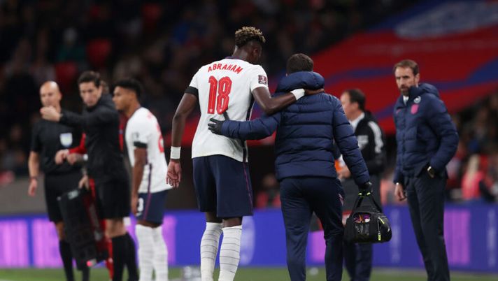 BREAKING – Stop per Abraham: è uscito per problemi fisici dopo 17 minuti, Roma in ansia - immagine 1