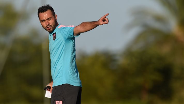 PALERMO, ITALY - OCTOBER 05:  Head Coach Roberto De Zerbi in action during a US Citta' di Palermo training session at  Carmelo Onorato training center on October 5, 2016 in Palermo, Italy.  (Photo by Tullio M. Puglia/Getty Images) 