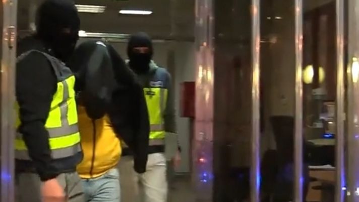 Arrestato e rilasciato: le accuse al 30enne che ha interrotto il derby Betis-Siviglia… - immagine 1